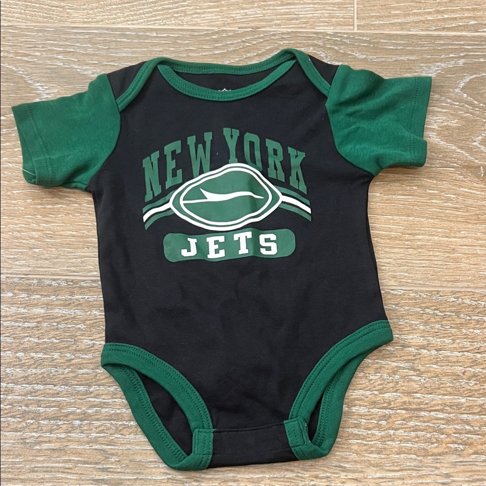 NFL Team Apparel Green and Black Baby Onesie- NWOT 3/6M